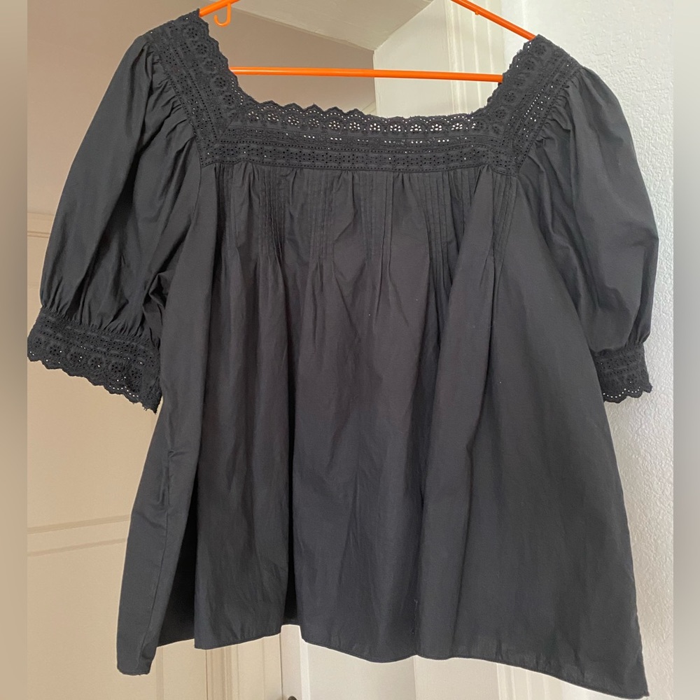 Doen black lace top